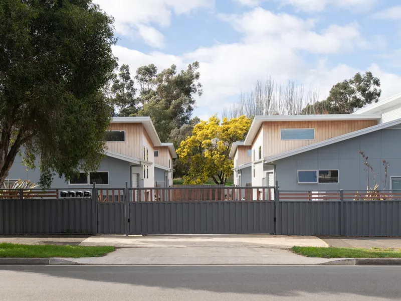 Stylish townhouse with Heritage Forest for your backyard