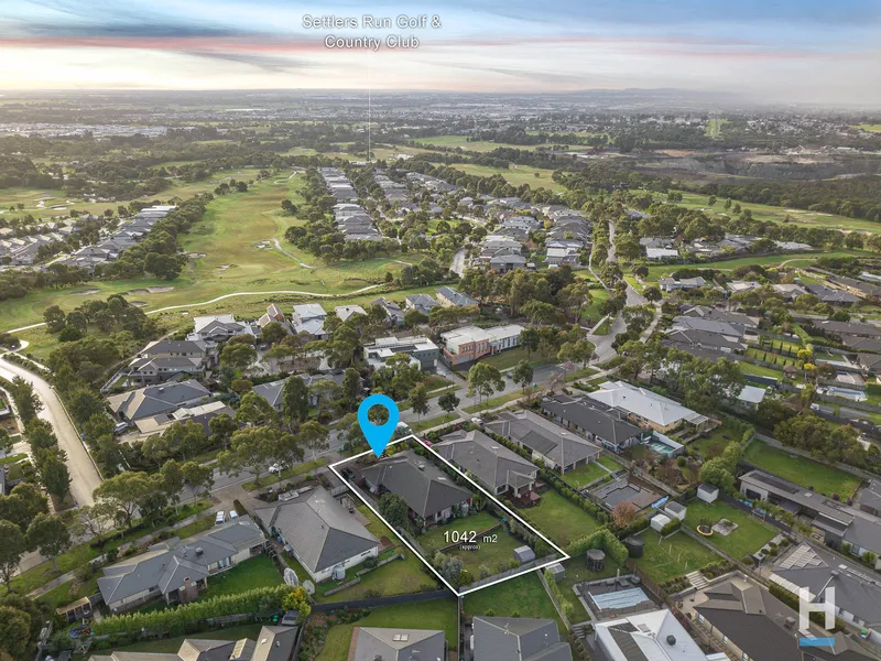 Family entertainer offering you side access and on 1042sqm of land.