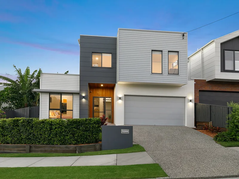 High Luxe Home, Super Location