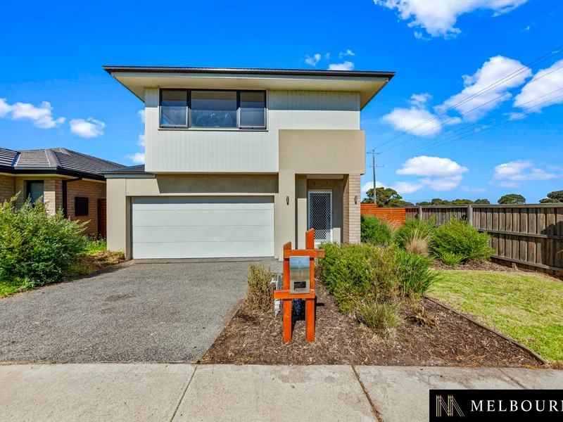 Huge back yard ideal for the kids 