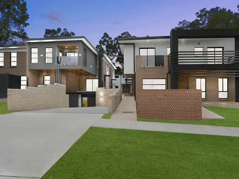 Near new luxury townhouse