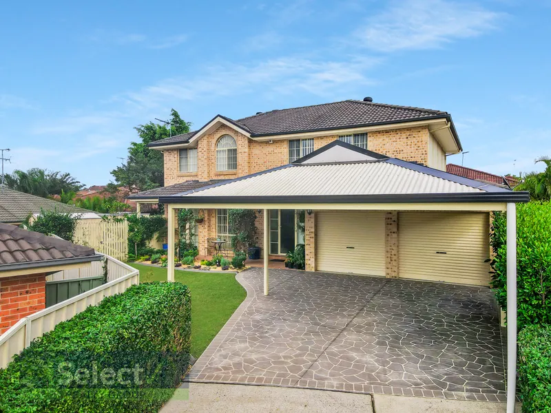 LARGE FAMILY HOME WITH POOL