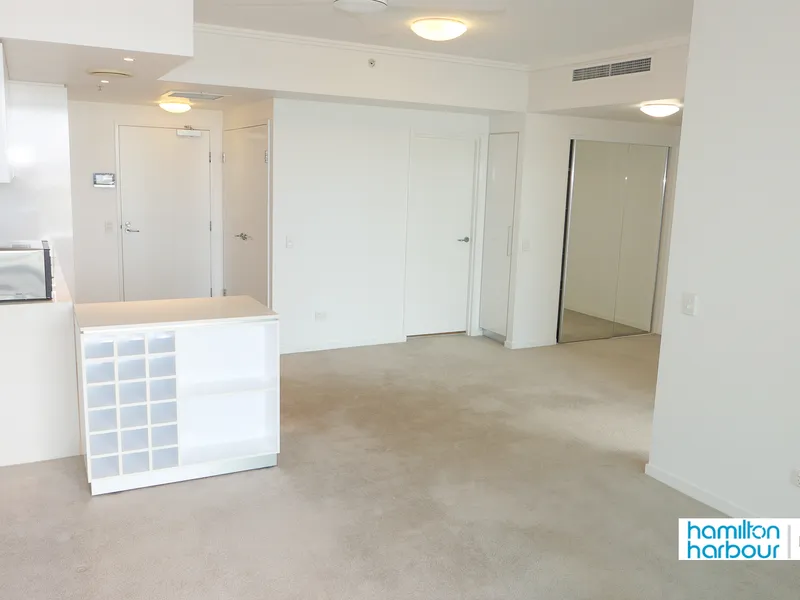 MAKE THIS MODERN ONE BEDROOM HAMILTON APARTMENT YOUR NEW HOME...
