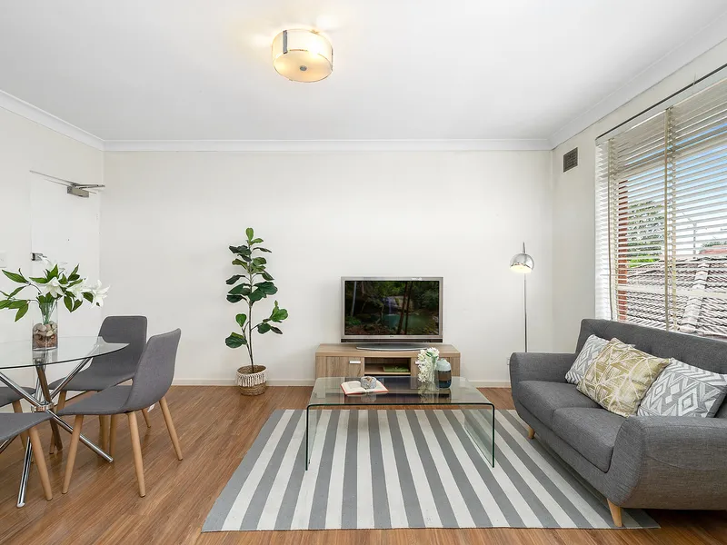 Renovated Apartment in Boutique Block Offers Contemporary Comfort