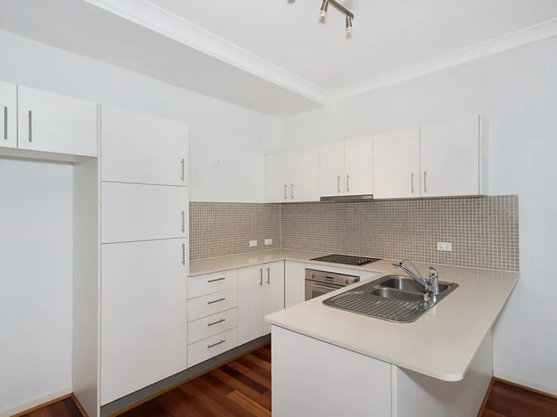 FULLY AIR CONDITIONED TOWNHOUSE - STROLL TO OXFORD SREET
