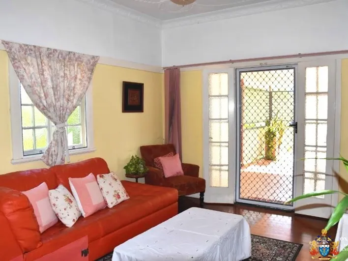 RARE OFFERING. WHAT A LOCATION ! MOVE IN,  INVEST  OR BOTH - 10 BEDROOMS - $1,700/Week