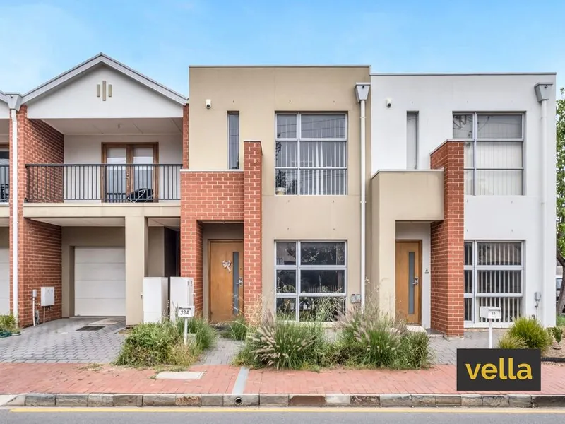 Modern 2 bedroom 2 bathroom townhouse on the city fringe