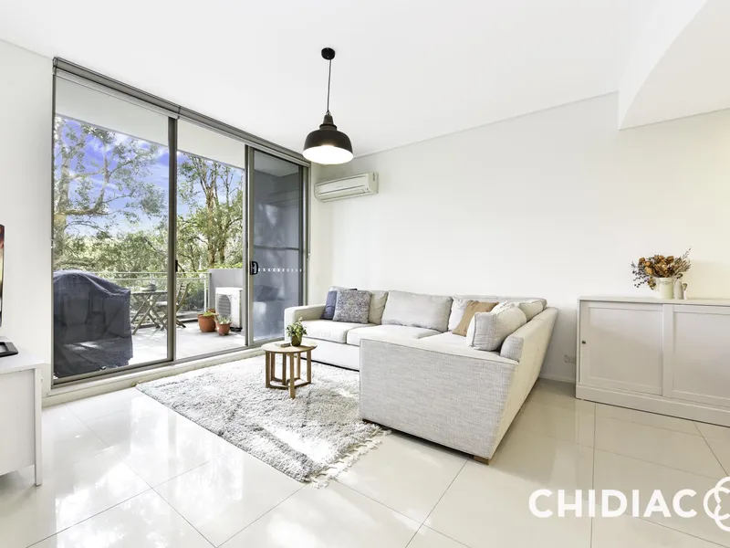 Spacious Split Level Apartment with Large Courtyard