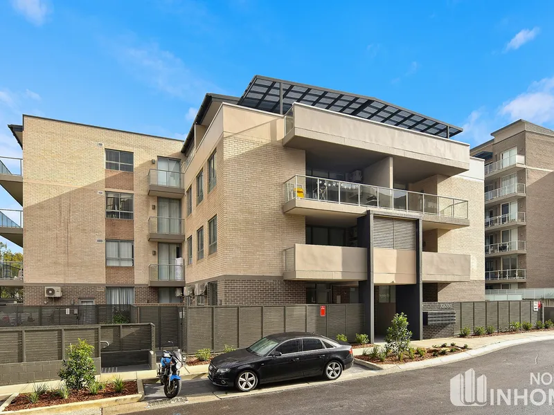 NEAR NEW STUNNING 3 BEDROOM APARTMENT WITH STUDY AND LARGE COURTYARD