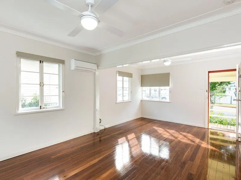 A Classic Home In One Of Kedron's Best Streets!