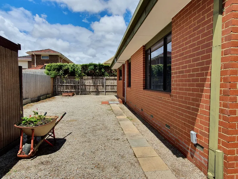 Perfectly located two bedroom unit within easy walk to Bentleigh shops and transport