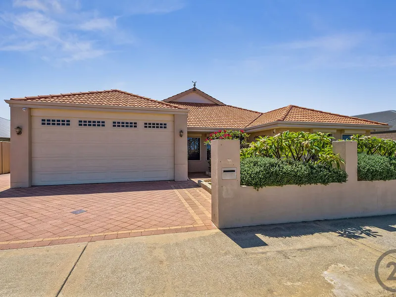 LARGE & LOVELY IN POPULAR LAKELANDS