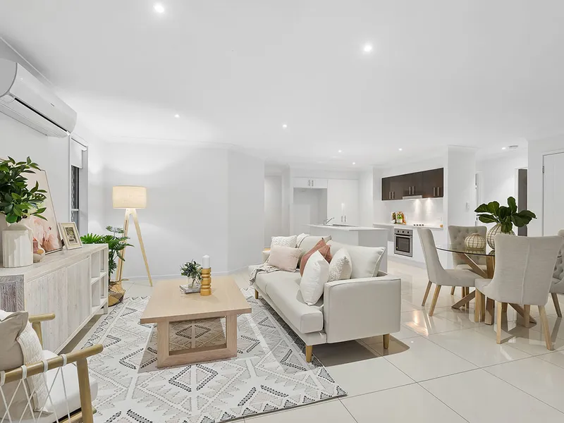 LUXURIOUS SINGLE LEVEL ENTERTAINER