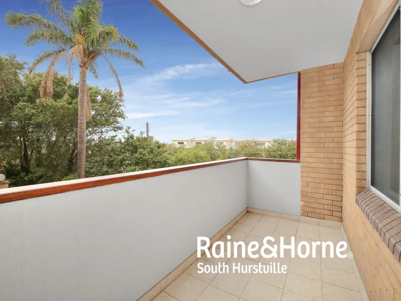 Refurbished Two Bedroom With Convenience At Your Doorstep