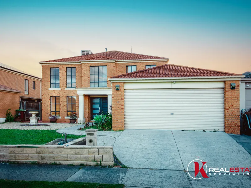 LOCATION LOCATION & LOCATION- 4 LIVING AREAS 