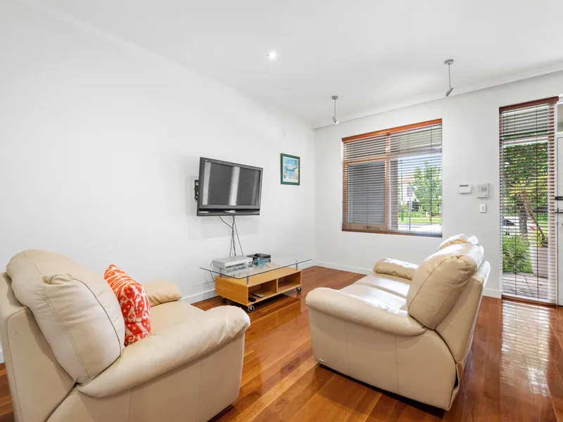 Fully Furnished Port Melbourne Abode