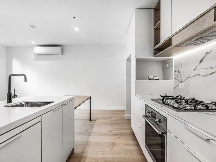 Modern and Stylish One Bedroom Apartment in Ivanhoe!