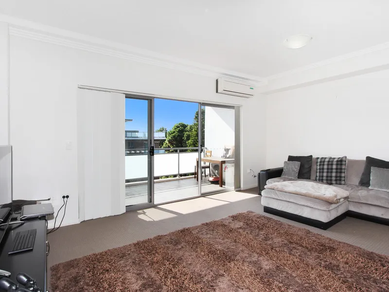 Modern Split Level 2 Bedroom Unit