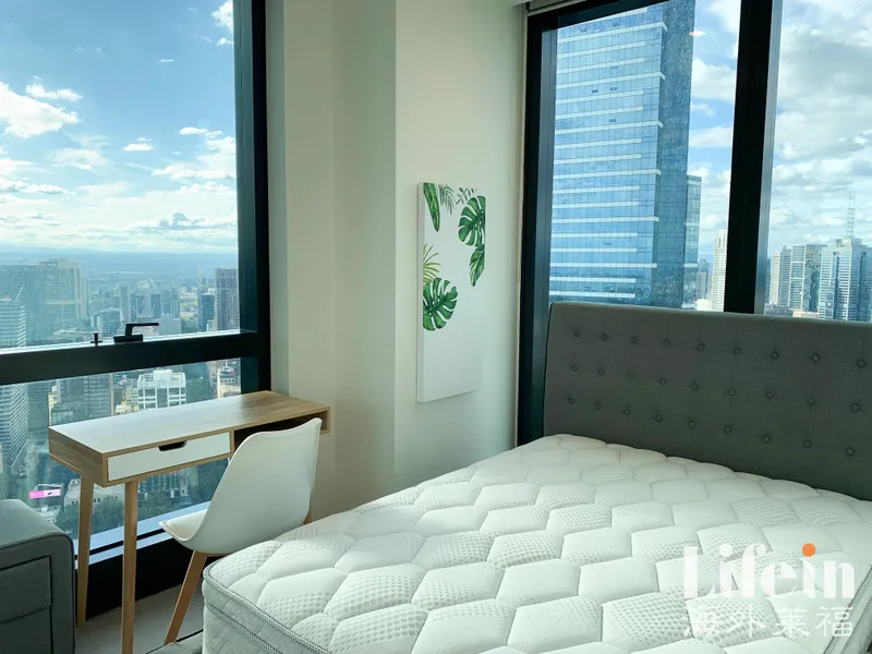 Furnished 2 bedroom Apartment with Beautiful Melbourne View  