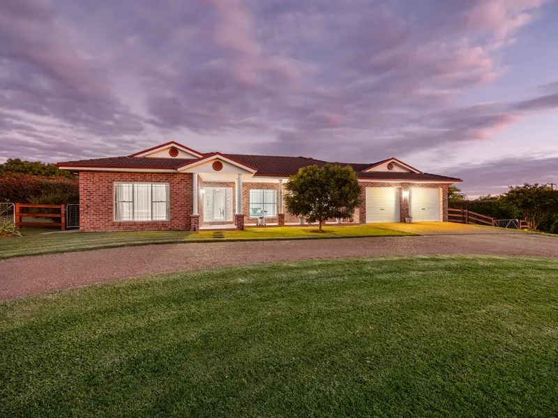 Fabulous Family Home of Vast Proportions on 3796m2 Block