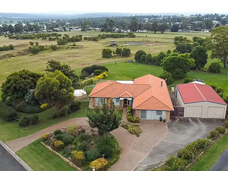 WHERE TOWN MEETS COUNTRY