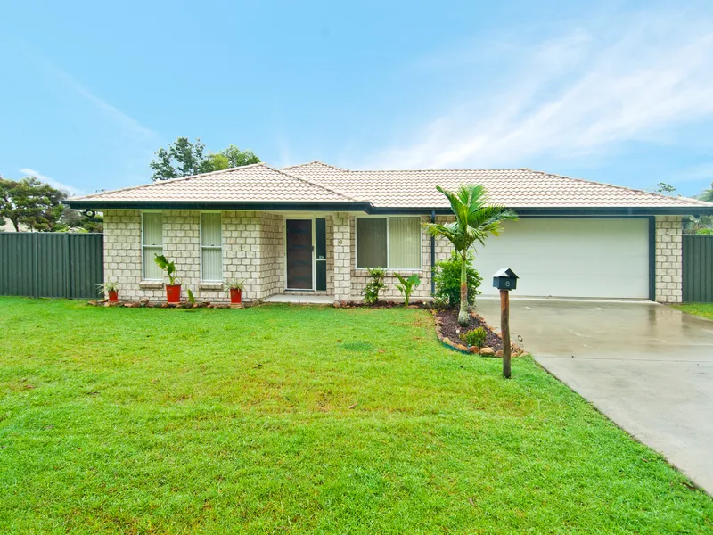 Large family home on 823 m2 close to schools, shops, restaurants and parks!