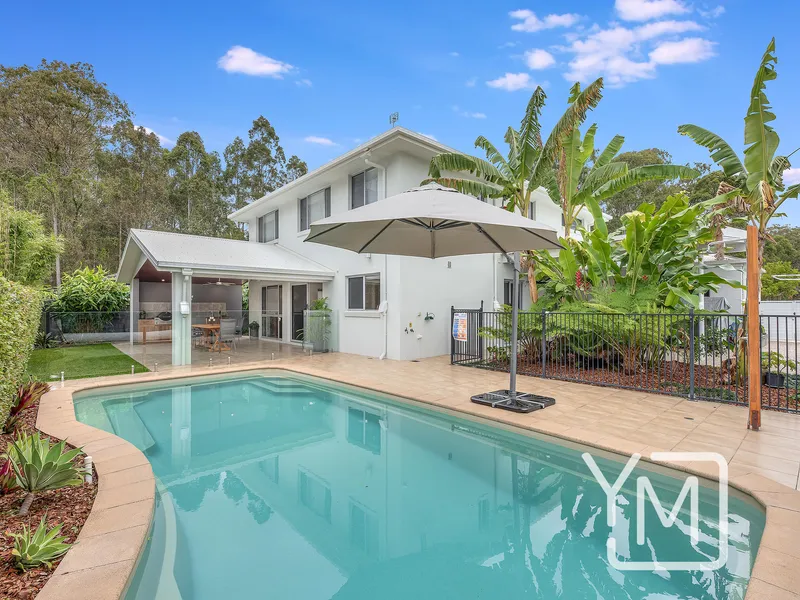 Beautiful Four Bedroom Executive Home - Stunning Outdoor Patio and Pool