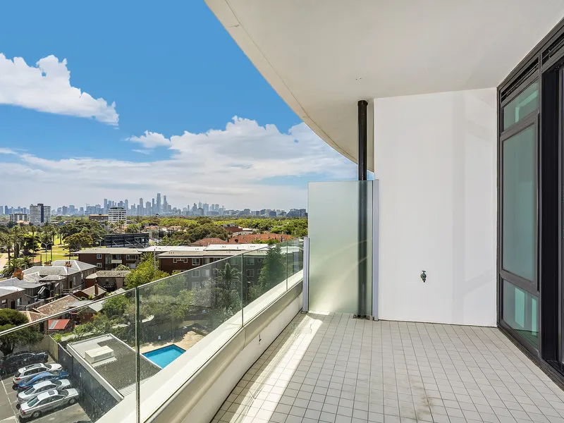 Deluxe designer style with 180 degree views of the bay and city
