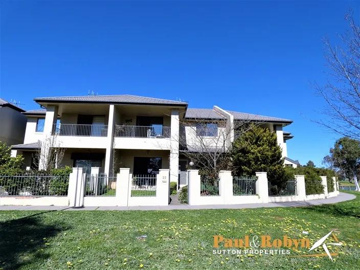 4 bedroom Town House - Walking Distance To The Light Rail