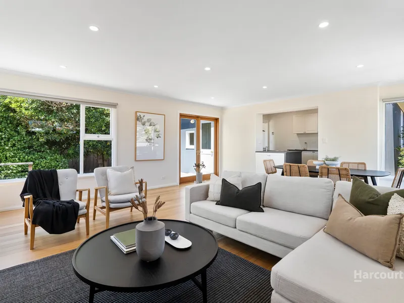 Sylish presentation…contemporary 1930s, village fringe!