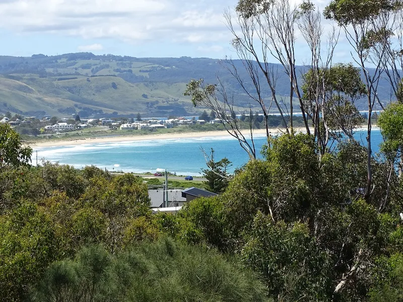 Ocean views, manicured garden, family home from exclusive Marengo location 