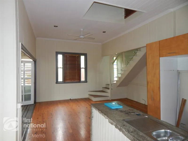 HIGHSET HOME IN POPULAR WOOLOONGABBA