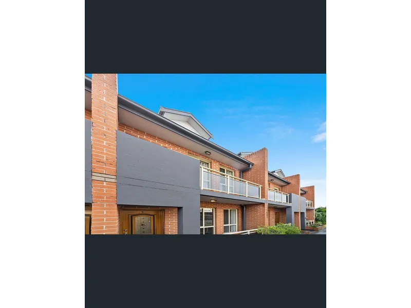 3 BEDROOM MODERN TOWNHOUSE FOR RENT