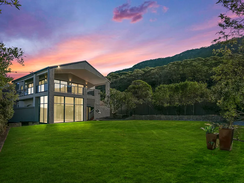 Superb family home with magnificent ocean panoramas