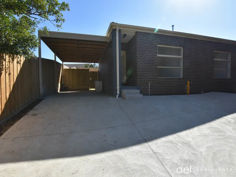 Modern Unit in Court Location