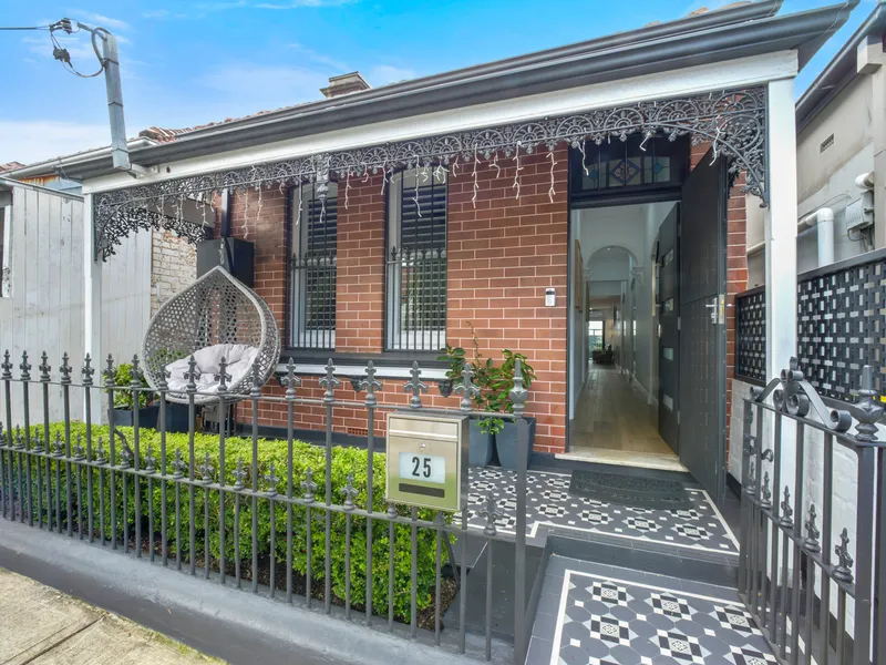 Captivating Fully Renovated Home On Catherine Street