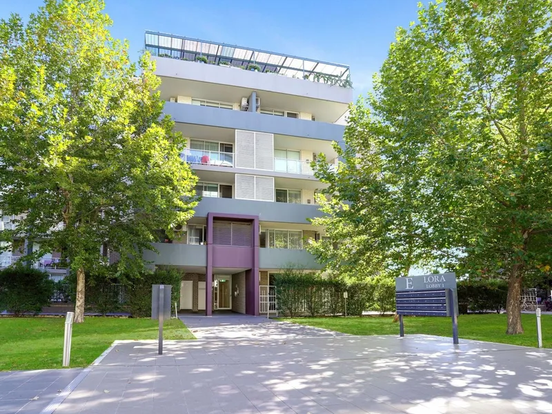 Furnished Stylish 2 Bedroom + 1 Study + 2 Car spaces