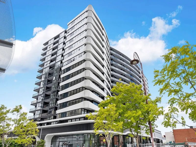 Modern Furnished Apartment in the Center of Glen Waverley, Close to School, Train and Bus Stations