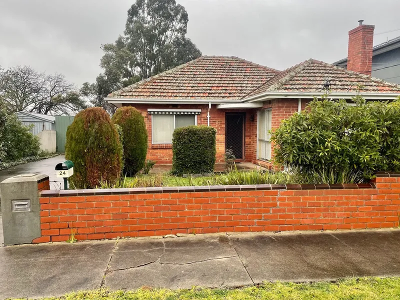 CLOSE TO ALL LALOR HAS TO OFFER!