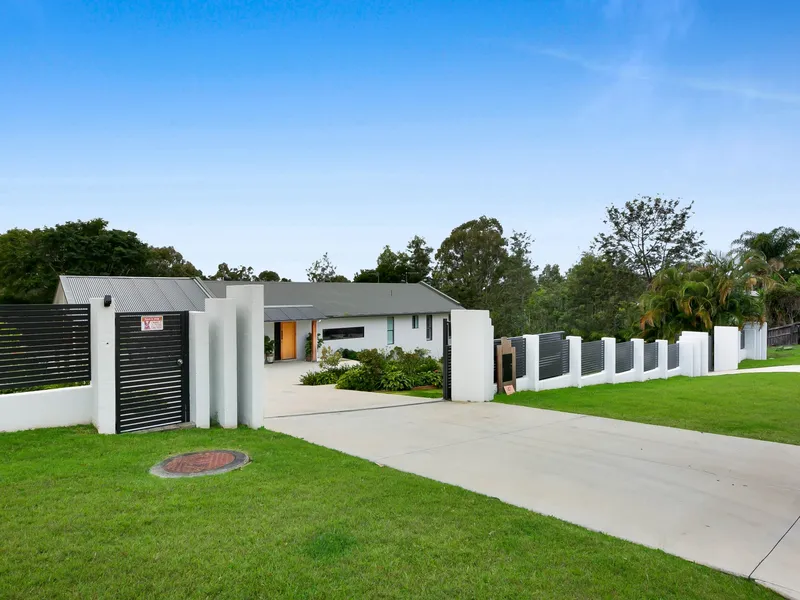 The Pinnacle of Relaxed Acreage Living