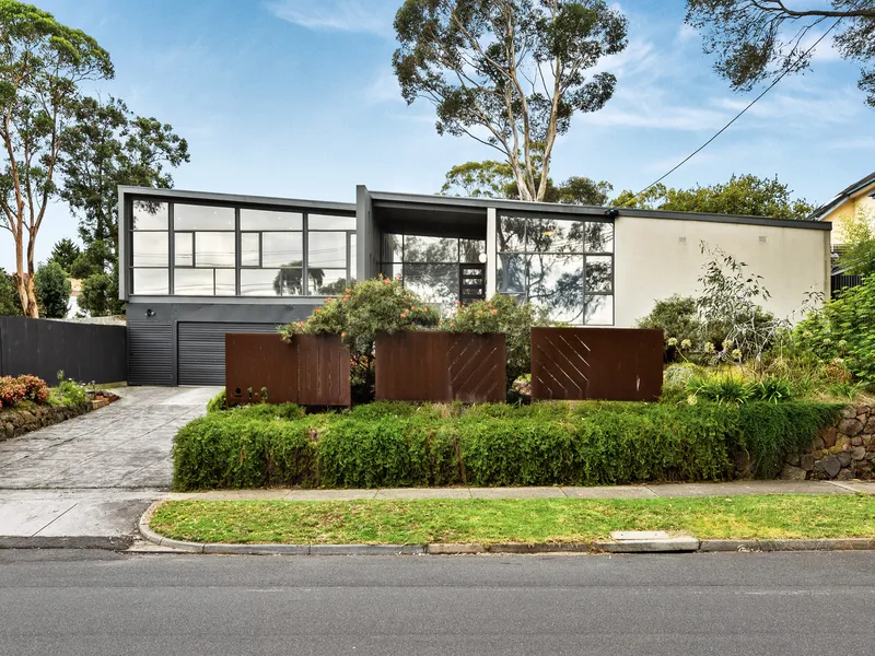 A Family Home or A Potential Development Site (1314 sqm approx.) with City Views