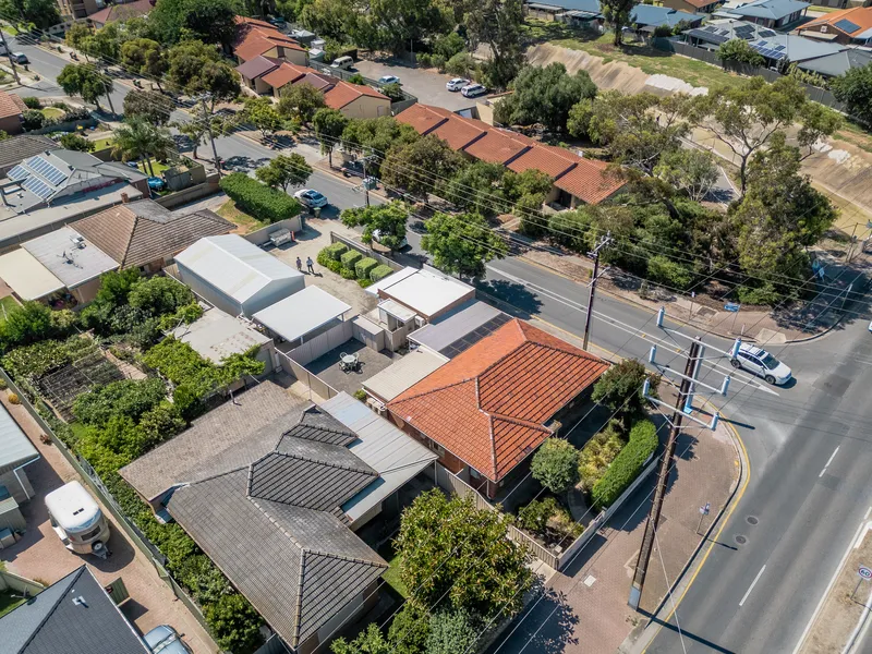 Fantastic Investment Opportunity 2 Rental Incomes on one Property