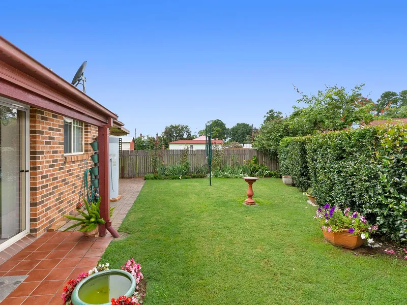 Spacious Single Level Living With Yard To Match