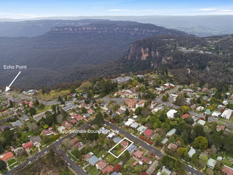 Deceased Estate ,Iconic Blue Mountains Location. Character Period Timber Home 612msq Block, Ready for Renovation. Must Be Sold