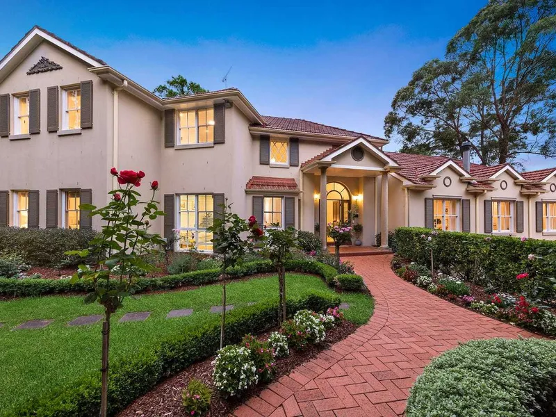 LUXURIOUS PRIVATE FAMILY ESTATE WITH COURT & POOL YET CONVENIENTLY LOCATED - WALK TO SCHOOLS, SHOPS AND RAIL.