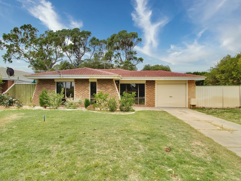 FAMILY HOME IN CUL-DE-SAC