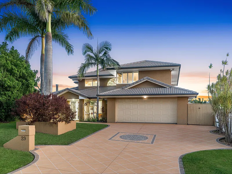 SPACIOUS FAMILY HOME IN THE MANSFIELD HIGH CATCHMENT