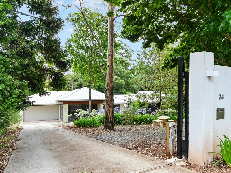 5 Bedrooms + Granny Flat on Acre of Land