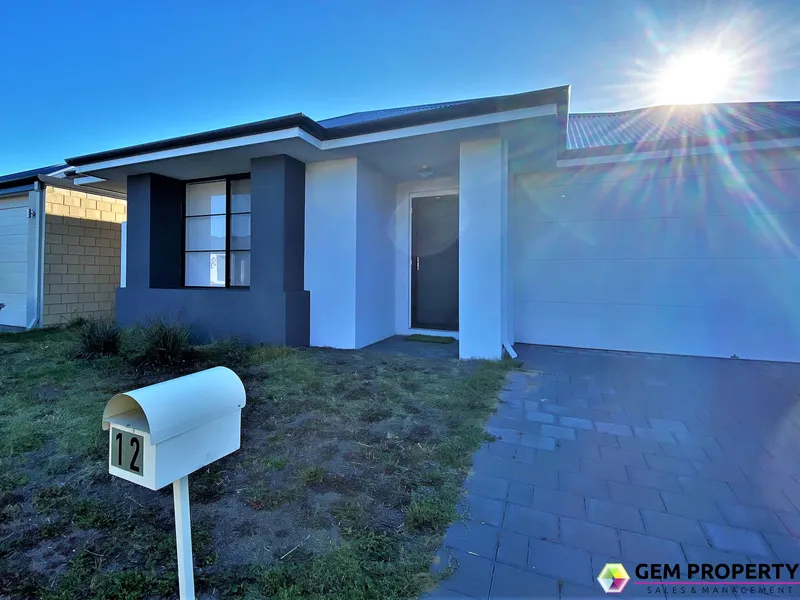 Long Lease, Pets Considered & Location Plus!