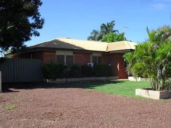 AVAILABLE NOW - 3 X 1 WITH POOL AND SHED